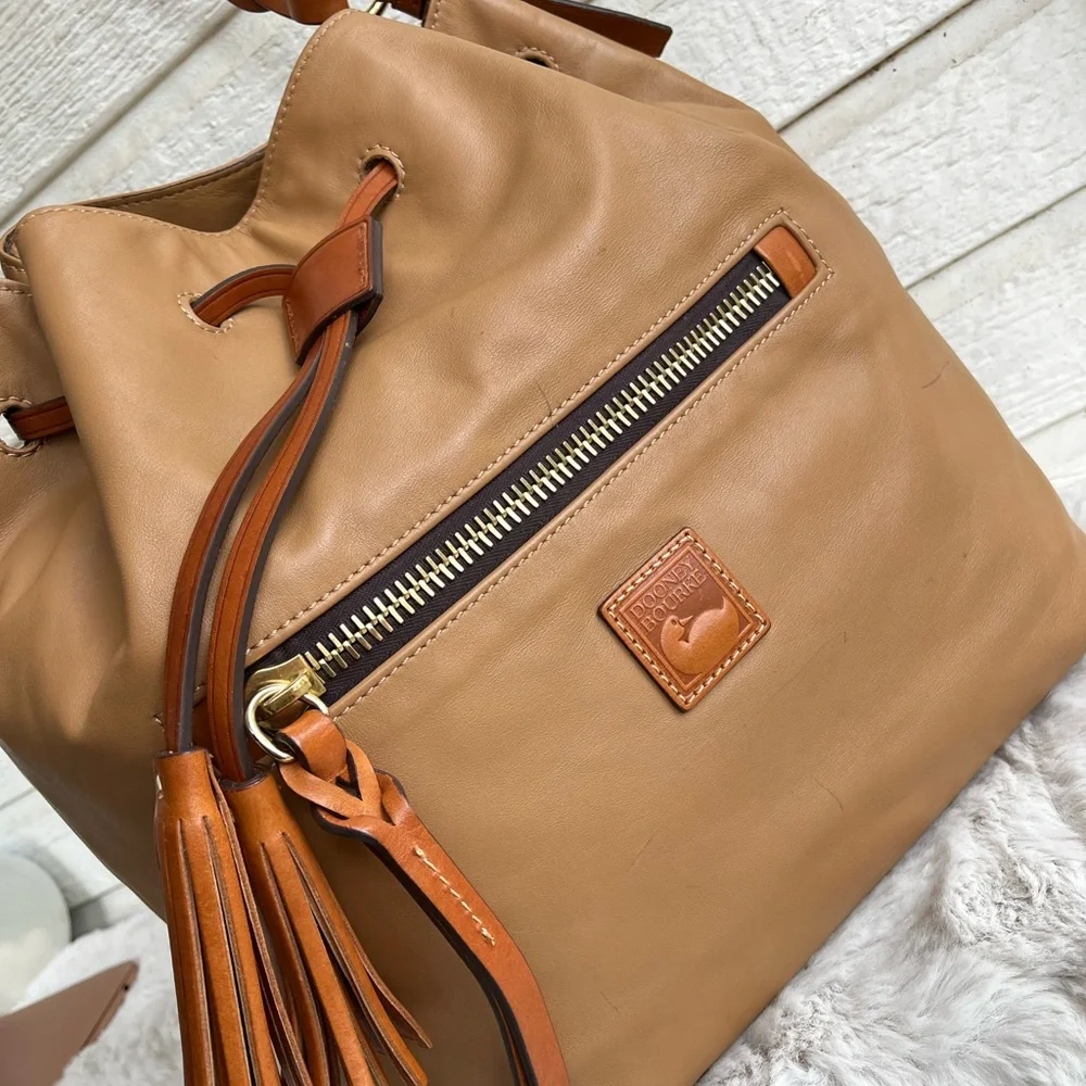 DOONEY & BOURKE Tan XL Tasha Drawstring Bucket Nag Shoulder Tote Sorrento Dillen - Picture 5 of 12